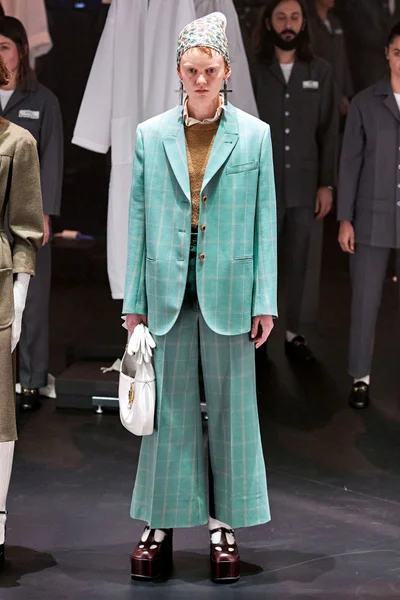 Look 25